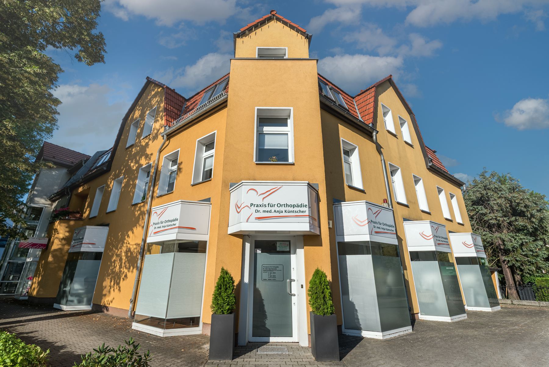 Praxisgebäude in der Schönfließer Straße 15